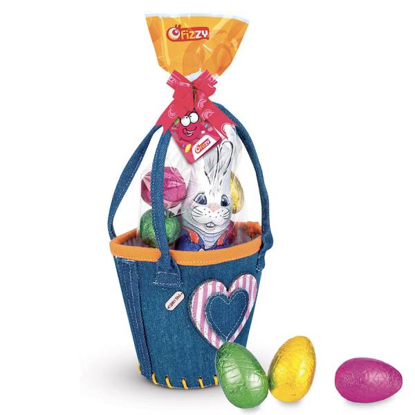 Panier en jean avec sachets d'œufs en chocolat et lapin de Pâques Panier en jean avec sachets d'œufs en chocolat et lapin de Pâques